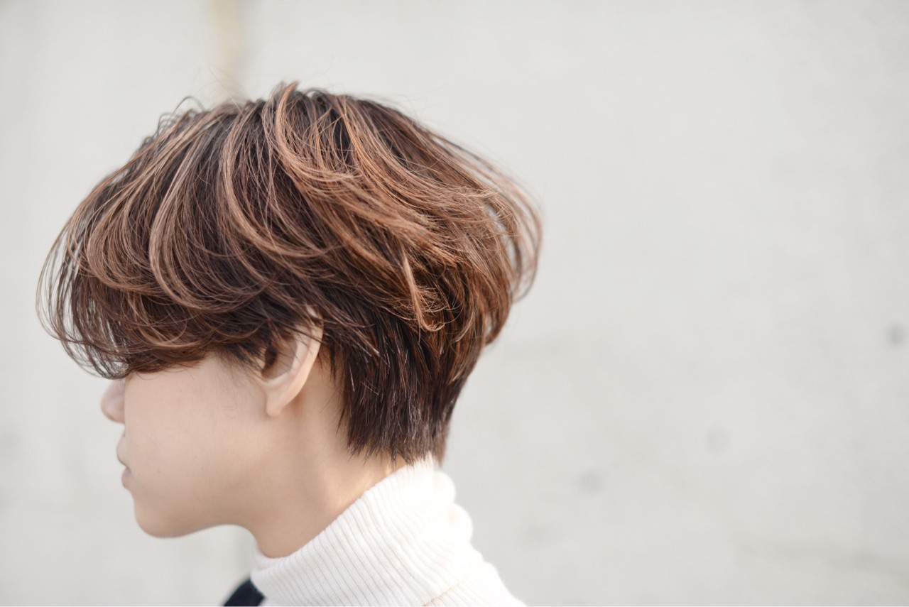 髪の分け目を変えて印象と運気を同時にアップさせる