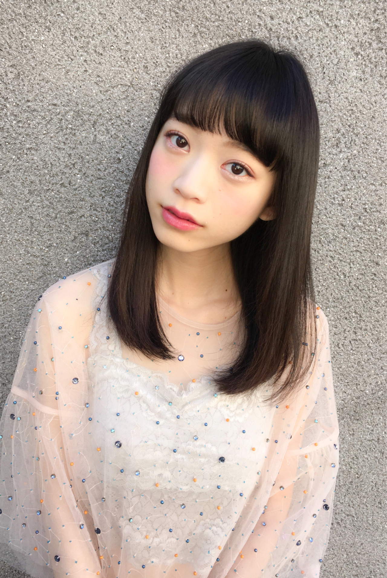 黒髪ミディアムで大人可愛く 芸能人にも人気 黒髪ミディアムで大人可愛く 芸能人にも人気