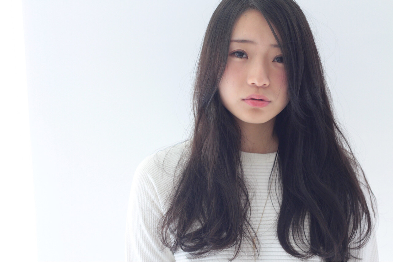 モテ可愛いだけ ストレートロングでエフォートレス