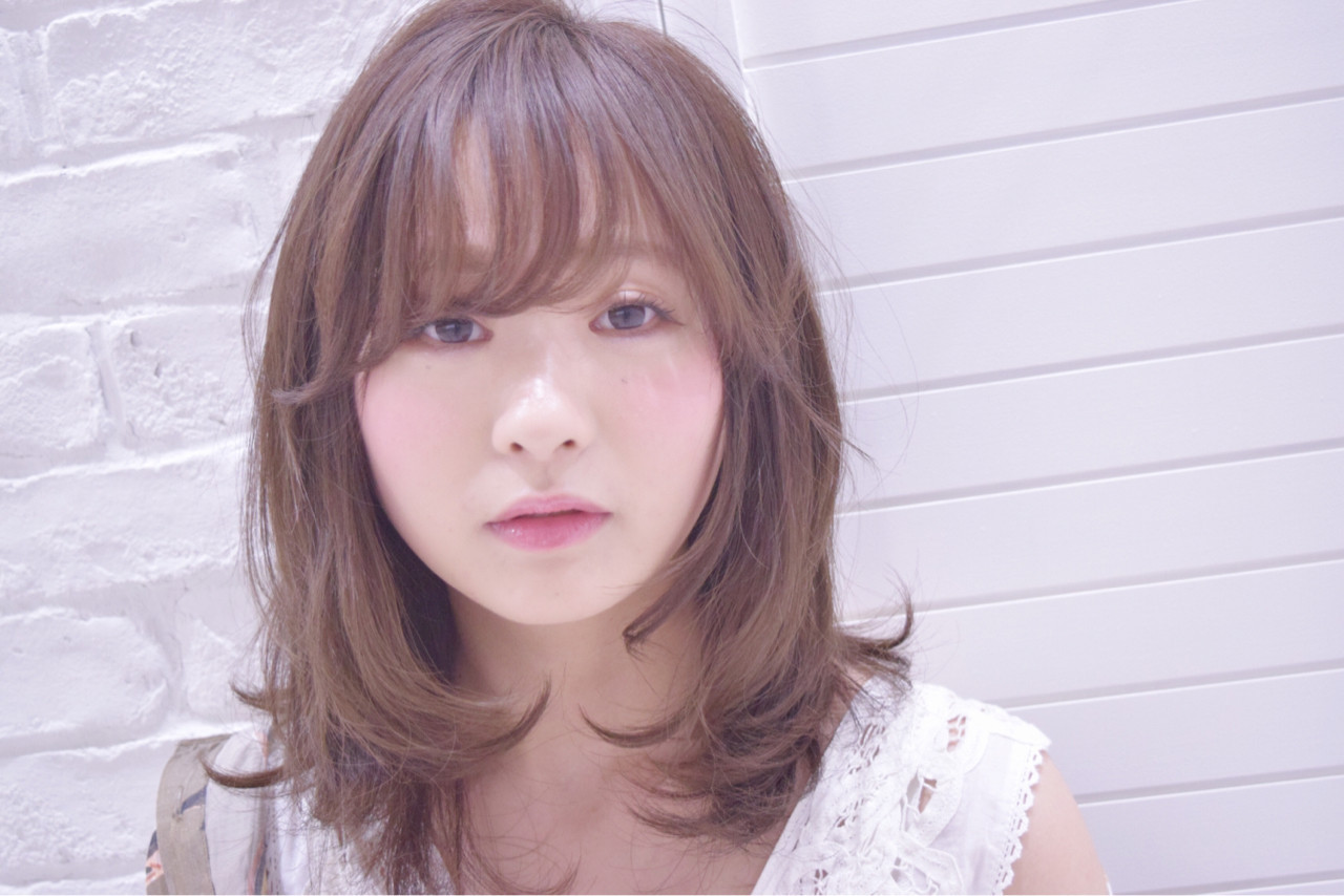 男子総振り向き パステルコーデに合う愛されヘアカタログ