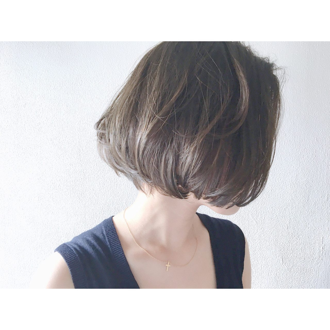 王道のモテヘア ミディアムレイヤーヘアで女の色気を誘う