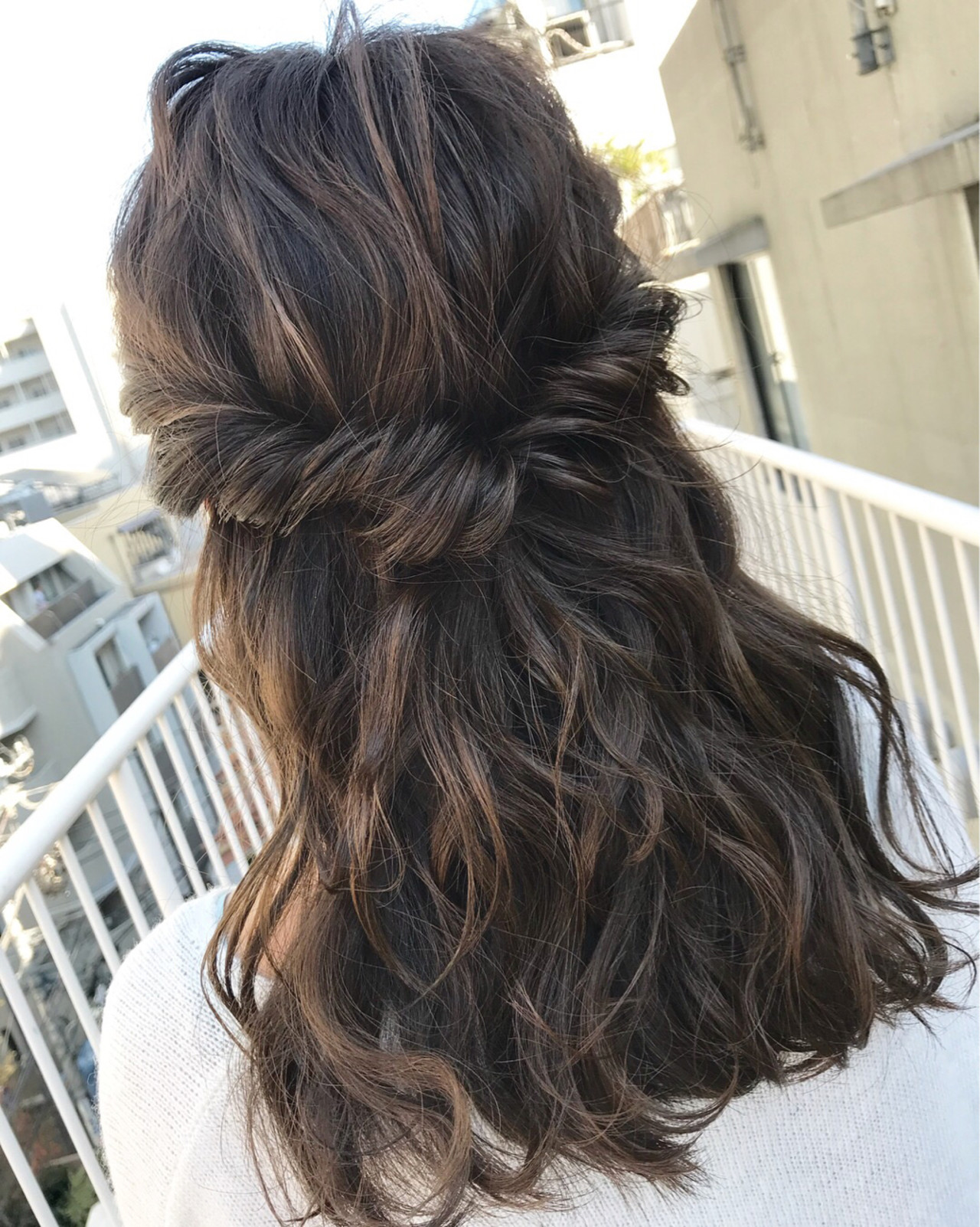 ロングヘアにアレンジ取り入れて 後ろ姿も美人になろう Hair
