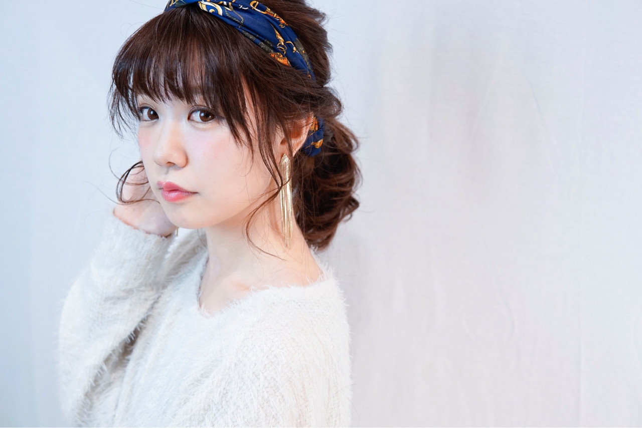 今オシャレ女子が夢中なヘアバンド ブーム再来の秘密て