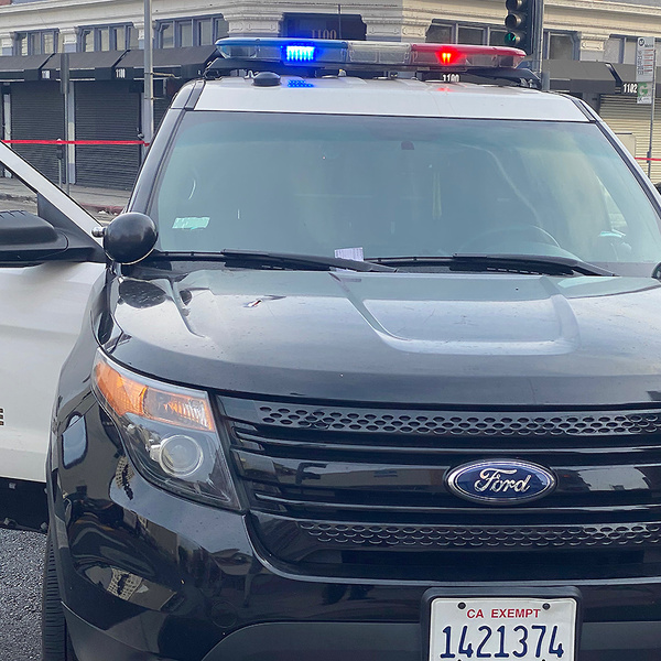 ロサンゼルス警察 Laこども病院で オペレーションホリデイ 発動 パトカー十数台が集結 乗りものニュース Line News