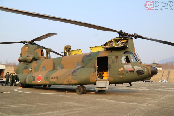 導入30有余年 陸自 空自の輸送ヘリch 47がいまなお被災地などで重宝されるワケ 乗りものニュース Line News