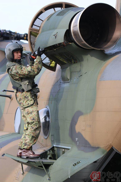 導入30有余年 陸自 空自の輸送ヘリch 47がいまなお被災地などで重宝されるワケ 乗りものニュース Line News