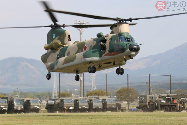 導入30有余年 陸自 空自の輸送ヘリch 47がいまなお被災地などで重宝されるワケ 乗りものニュース Line News