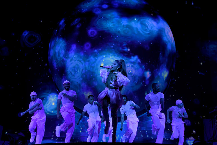 アリアナ グランデ パニック障害に襲われミート グリートをキャンセル