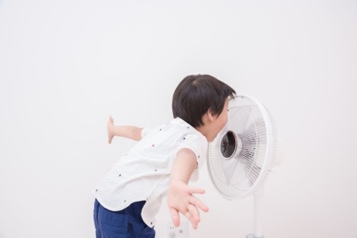 寝てくれない 生活リズムが整わない 赤ちゃんの月齢に合わせたお世話のコツは ママリ Mamari